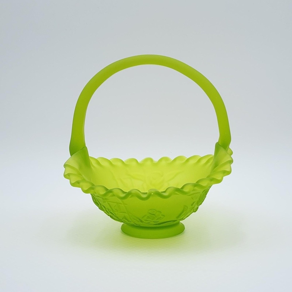 Vintage Westmoreland Lime Green Satin Glass Rose Trellis Basket Ruffled Rim - Picture 2 of 16